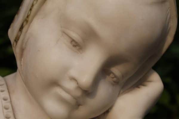 White Marble Sculpture - Image 5