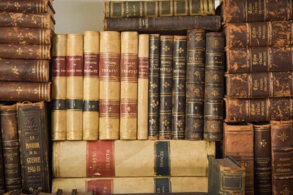 Large Collection of 147 Antique Books books Antique Furniture 11