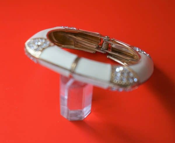 Vintage Gold Ivory colour Enamel Rhinestone Hinged Bangle - Boxed - Image 4