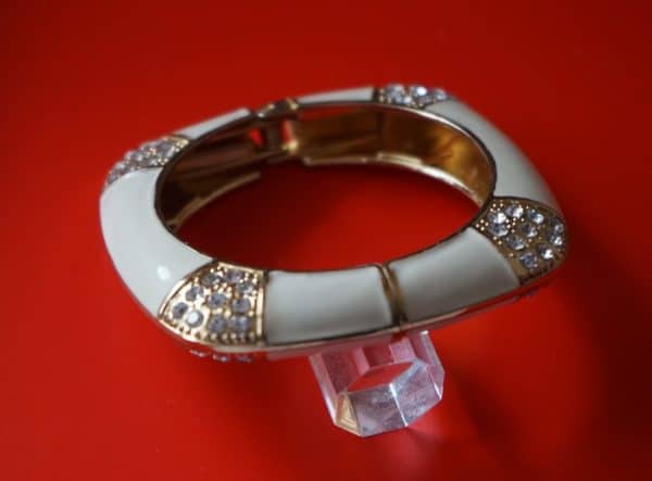 Vintage Gold Ivory colour Enamel Rhinestone Hinged Bangle - Boxed - Image 6