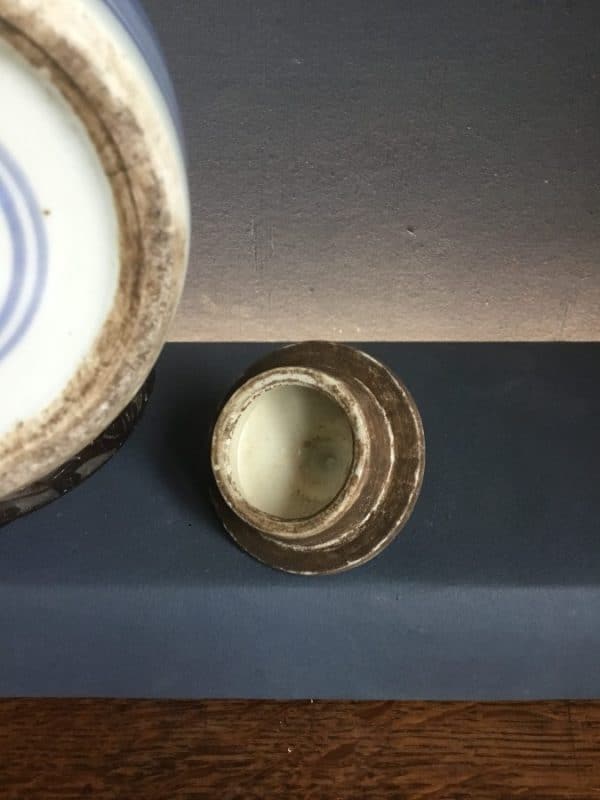 Chinese Kangxi blue and white lidded vase - Image 7