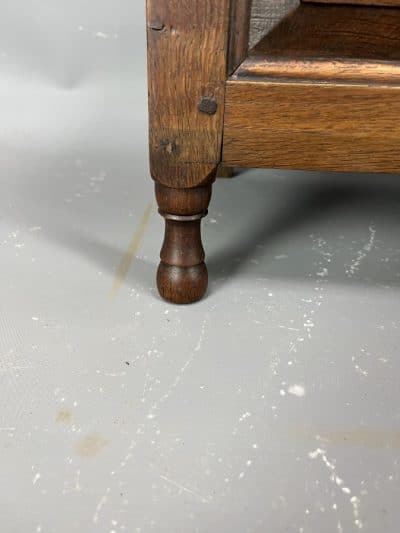 Welsh Oak Coffer Bach - Image 4