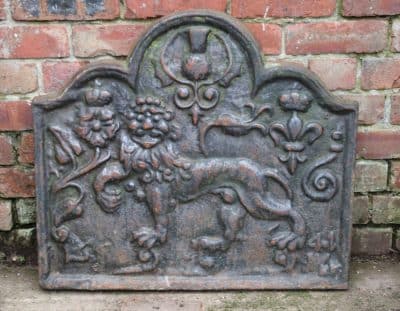 A wonderful cast iron fire back decorated with guardant leopard.
