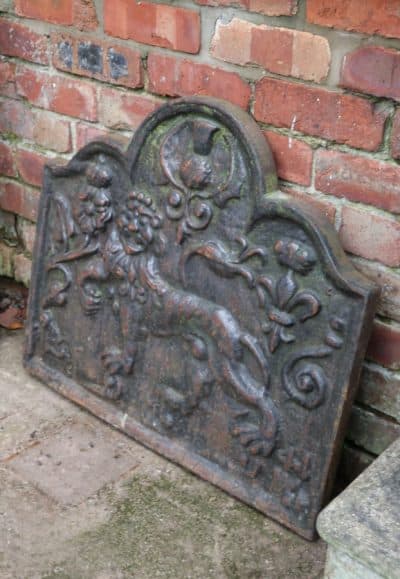 A wonderful cast iron fire back decorated with guardant leopard. cast iron Antique Furniture 5