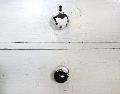 A lovely Victorian painted pine chest of drawers. - Image 8
