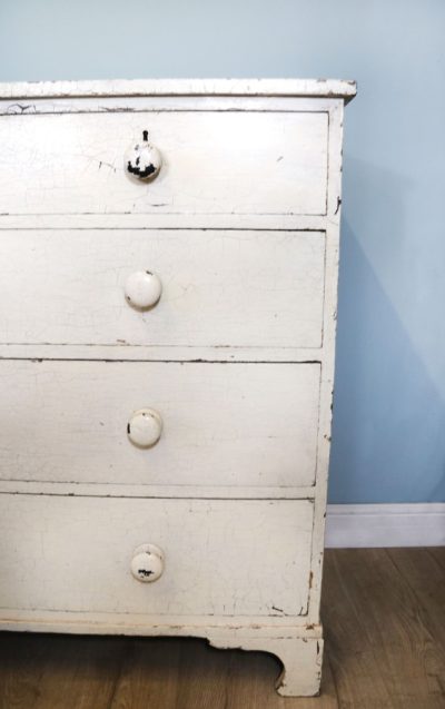 A lovely Victorian painted pine chest of drawers. Late Victorian Antique Chest Of Drawers 5