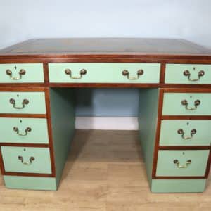 A lovely mahogany twin pedestal desk. early 20th century Antique Desks