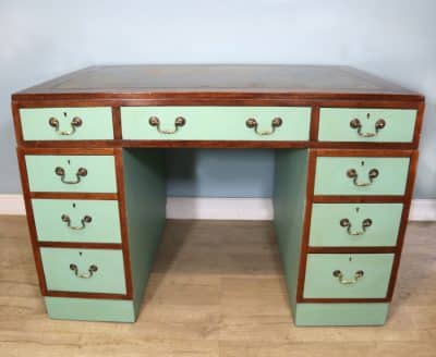A lovely mahogany twin pedestal desk. early 20th century Antique Desks 3