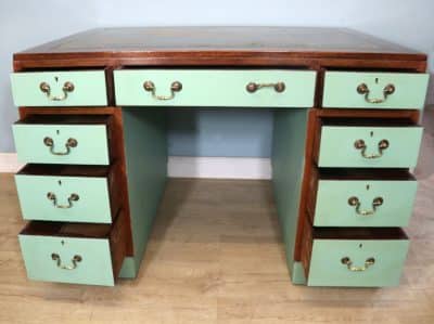 A lovely mahogany twin pedestal desk. early 20th century Antique Desks 5