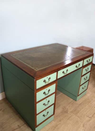 A lovely mahogany twin pedestal desk. early 20th century Antique Desks 6