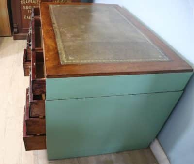 A lovely mahogany twin pedestal desk. early 20th century Antique Desks 8