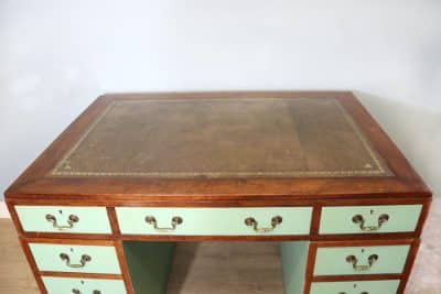 A lovely mahogany twin pedestal desk. early 20th century Antique Desks 9