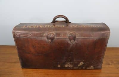 A wonderful antique leather Gladstone style doctors bag bag Miscellaneous 6