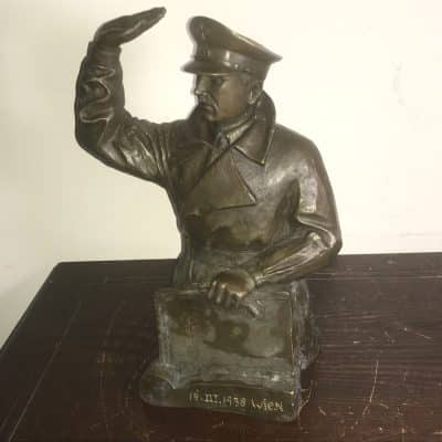 Adolph Hitler taking the salute of the people - Image 18