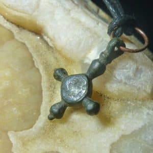 Crusader’ Silver Cross (5105) amber pendant Antique Collectibles