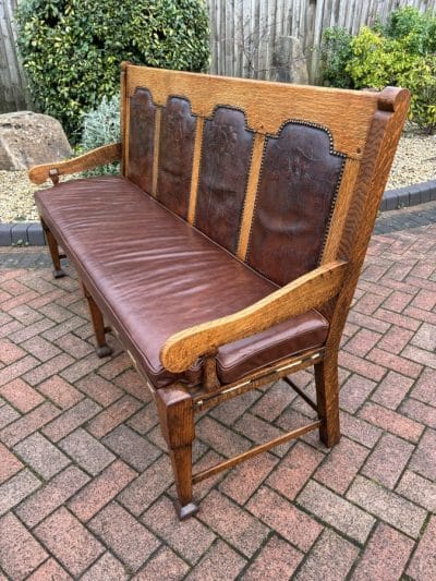 Arts & Crafts Oak and Leather Settle hall bench Antique Chairs 12
