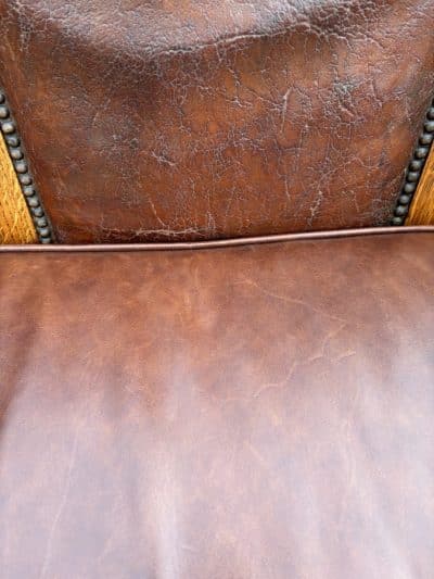 Arts & Crafts Oak and Leather Settle - Image 12