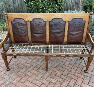 Arts & Crafts Oak and Leather Settle - Image 8