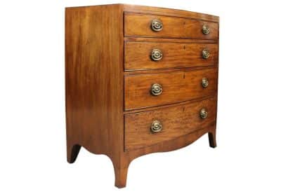 Georgian mahogany Bow Chest of Drawers - Image 2