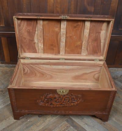 Chinese Camphor Wood Blanket / Storage Box SAI3276 - Image 10