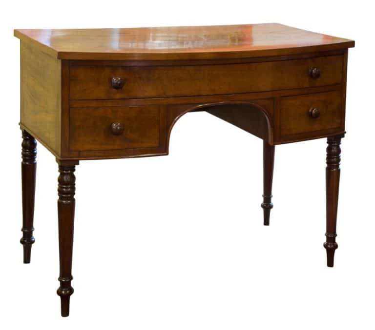 Fine quality Mahogany Bow-Fronted Dressing Table