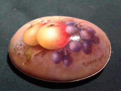 SOLD Worcester gold mounted fruits brooch, by Richard Sebright - Image 4