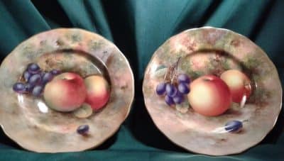 SOLD A pair of Worcester fallen fruits cabinet plates. Harry Ayrton - Image 2