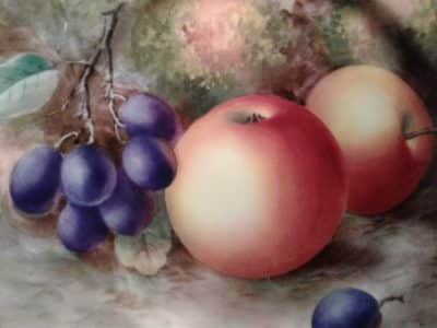 SOLD A pair of Worcester fallen fruits cabinet plates. Harry Ayrton - Image 4