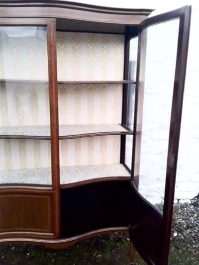 SOLD Large Edwardian mahogany serpentine display cabinet. - Image 4