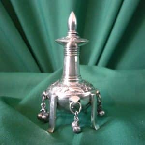 SOLD Chinese silver scent bottle. Circa 1890 19th century Bronzes Silver Metals