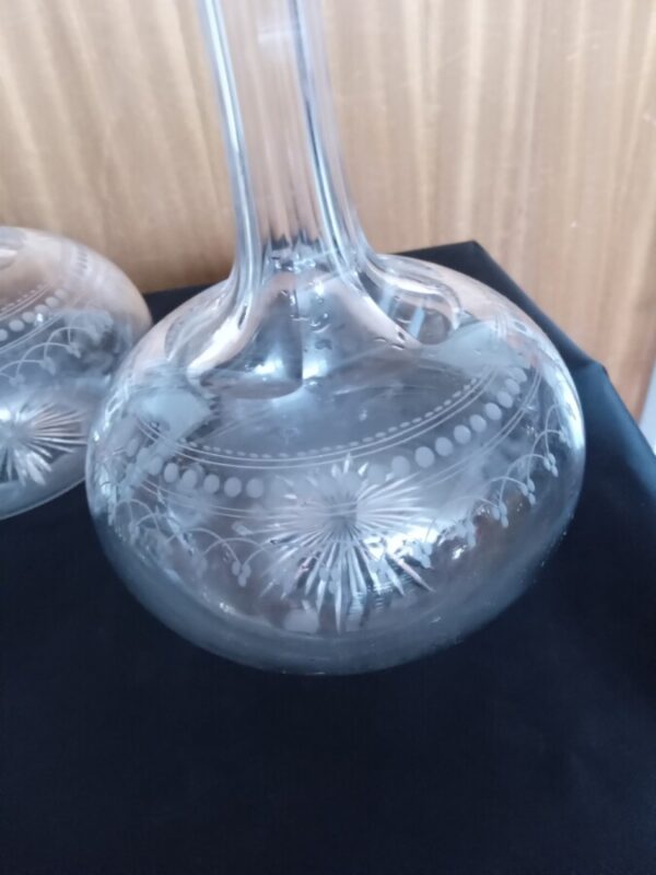 PAIR OF BULBOUS WINE DECANTERS. 29cm in height Antique Collectibles 4
