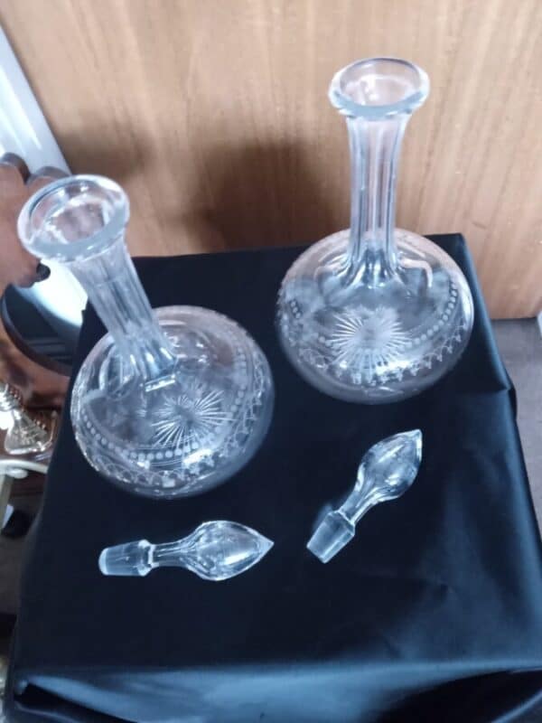 PAIR OF BULBOUS WINE DECANTERS. 29cm in height Antique Collectibles 6