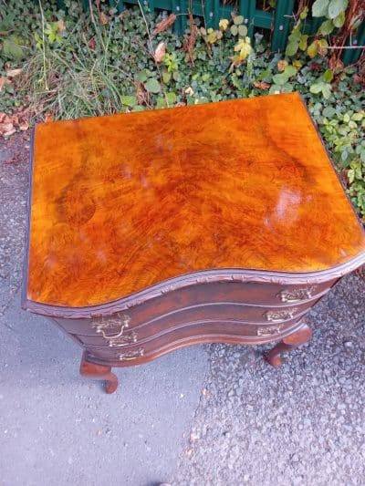 TWO (not quite a Pair) BEDSIDE CABINETS. BURR WALNUT. WELL PRICED! - Image 6