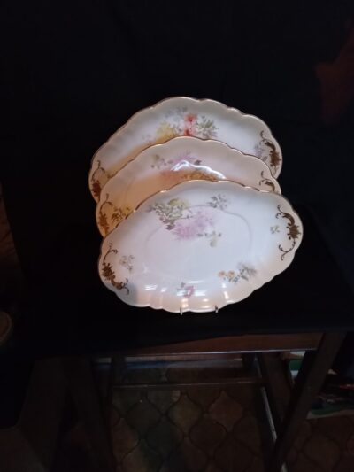 A sit of 3 DOULTON BURSLEM (c1880) GRADUATED MEAT PLATES. Antique Ceramics 7