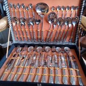 A 12 PIECE SETTING OF CUTLERY–LOOK AT THE PRICE! Miscellaneous