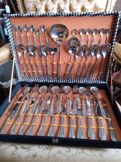 A 12 PIECE SETTING OF CUTLERY–LOOK AT THE PRICE! Miscellaneous 3