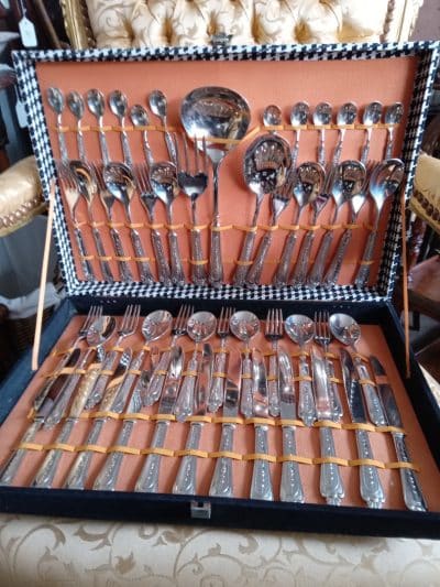 A 12 PIECE SETTING OF CUTLERY--LOOK AT THE PRICE!