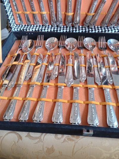 A 12 PIECE SETTING OF CUTLERY–LOOK AT THE PRICE! Miscellaneous 6