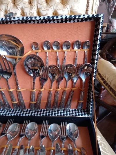 A 12 PIECE SETTING OF CUTLERY--LOOK AT THE PRICE! - Image 5