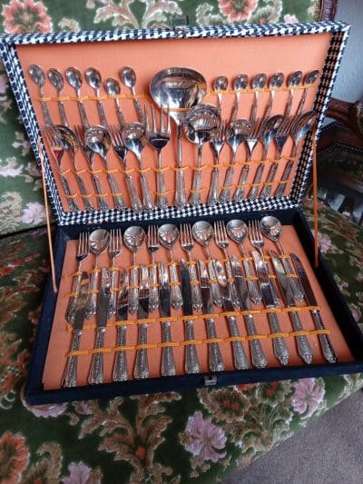 A 12 PIECE SETTING OF CUTLERY–LOOK AT THE PRICE! Miscellaneous 8