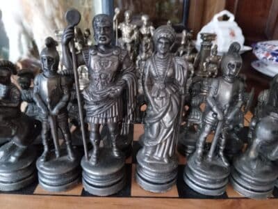 A LARGE and HEAVY CAST ITALIAN CHESS SET.  Roman Style.( see description) Antique Collectibles 4
