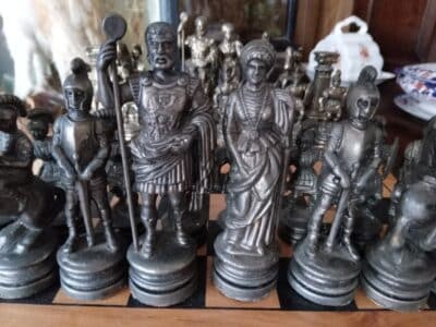 A LARGE and HEAVY CAST ITALIAN CHESS SET.  Roman Style.( see description) - Image 2