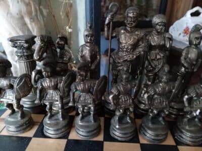 A LARGE and HEAVY CAST ITALIAN CHESS SET.  Roman Style.( see description) Antique Collectibles 6