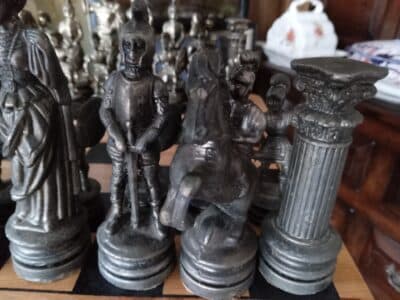 A LARGE and HEAVY CAST ITALIAN CHESS SET.  Roman Style.( see description) - Image 5