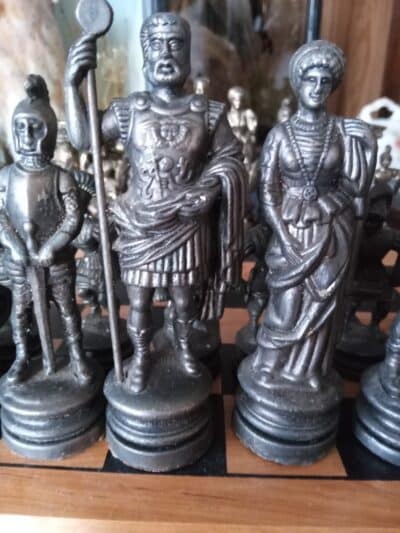 A LARGE and HEAVY CAST ITALIAN CHESS SET.  Roman Style.( see description) Antique Collectibles 8