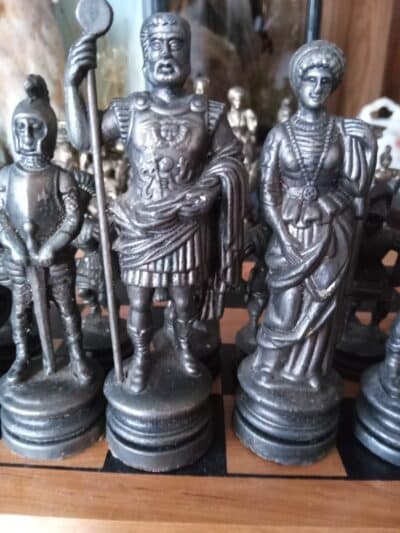 A LARGE and HEAVY CAST ITALIAN CHESS SET.  Roman Style.( see description) - Image 6