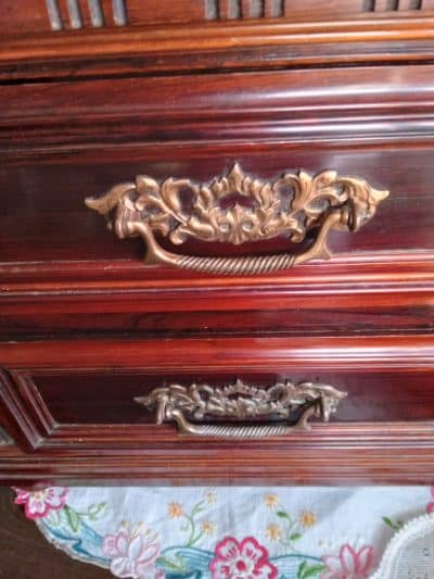 A CHARMING EDWARDIAN ( c1906) TABLE TOP CABINET with 2 DRAWERS. ROSEWOOD. Antique Cabinets 5