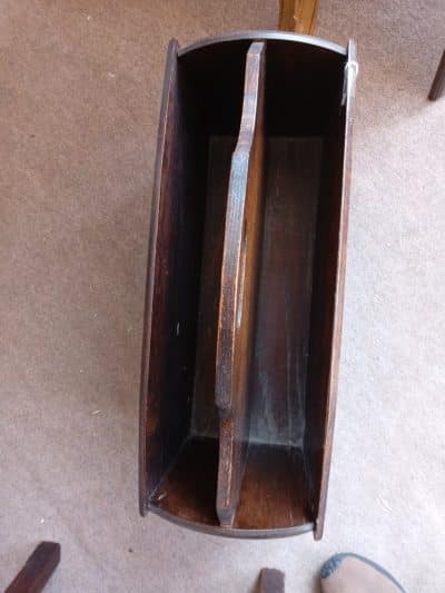 A HEAVY OAK MAGAZINE/NEWSPAPER RACK 1930's. - Image 3