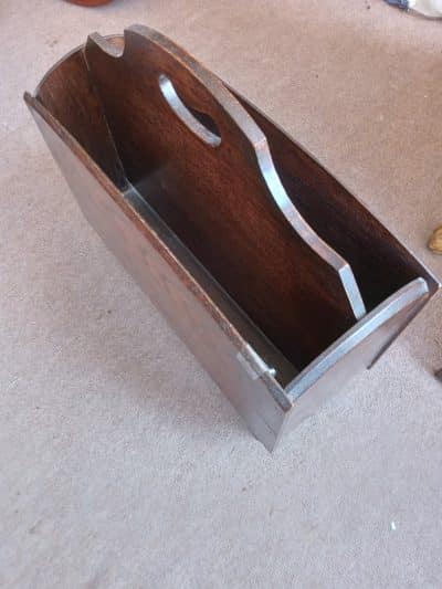 A HEAVY OAK MAGAZINE/NEWSPAPER RACK 1930's. - Image 5
