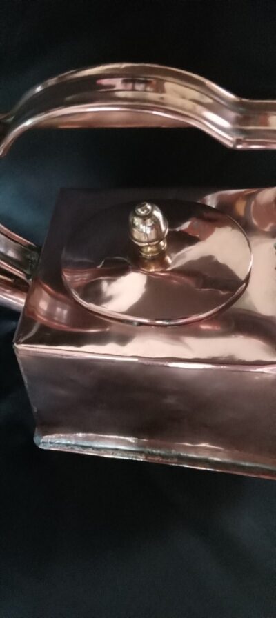 AN ART NOUVEAU SQUARE COPPER KETTLE (Victorian c1890) - Image 3